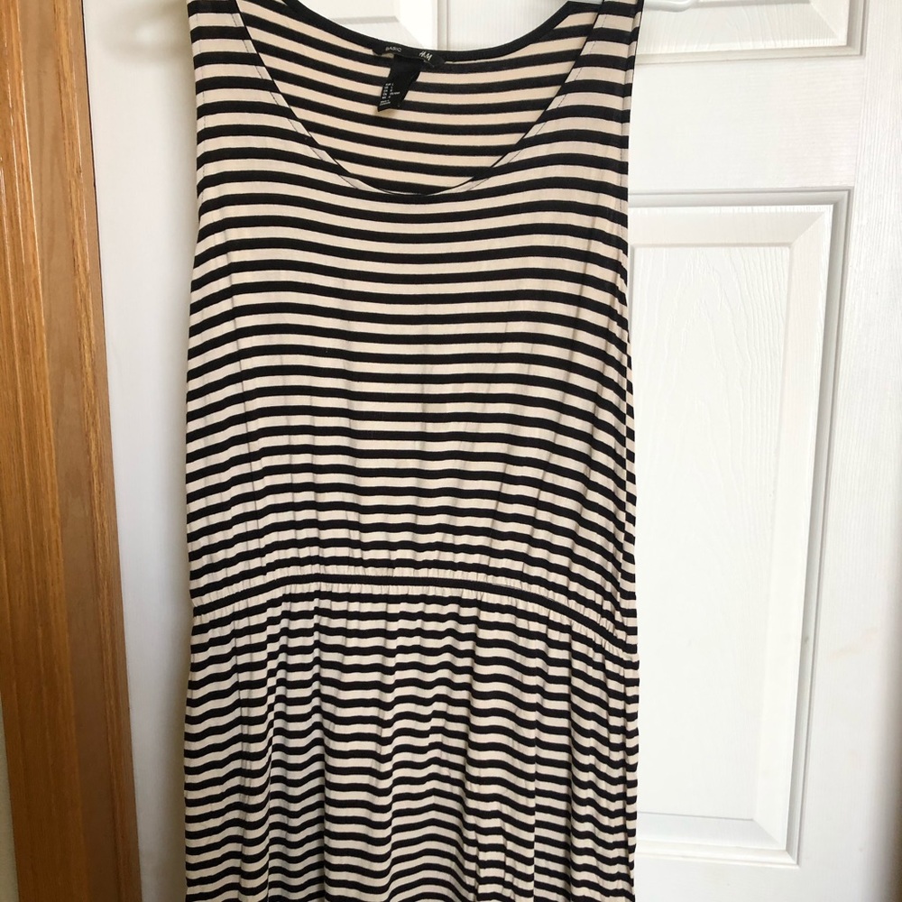 H&M black/Cream striped casual dress size large